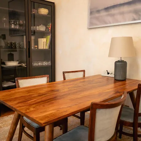 Rb64 - Classy & Spacious Near District *