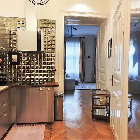 Apartment R64 - Classy & Spacious Home Near Villa District *