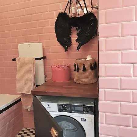 R64 - Classy & Spacious Near District Apartment Budapest