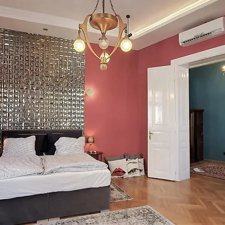 Apartment R64 - Classy & Spacious Home Near Villa District Budapest