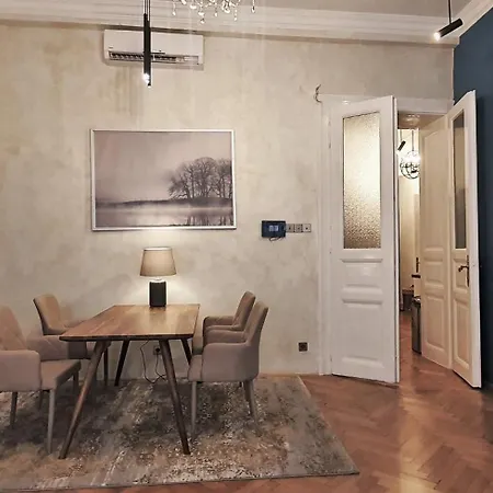 R64 - Classy & Spacious Home Near Villa District Budapest