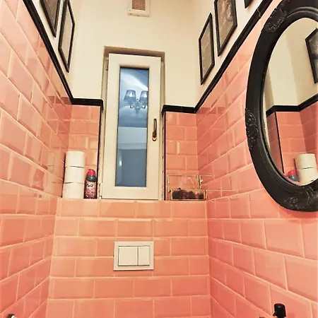 R64 - Classy & Spacious Home Near Villa District * Budapest