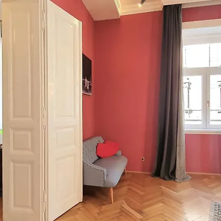 R64 - Classy & Spacious Home Near Villa District * Budapest