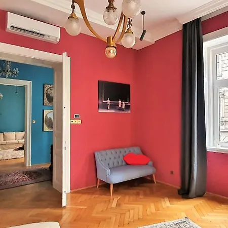 R64 - Classy & Spacious Near District *