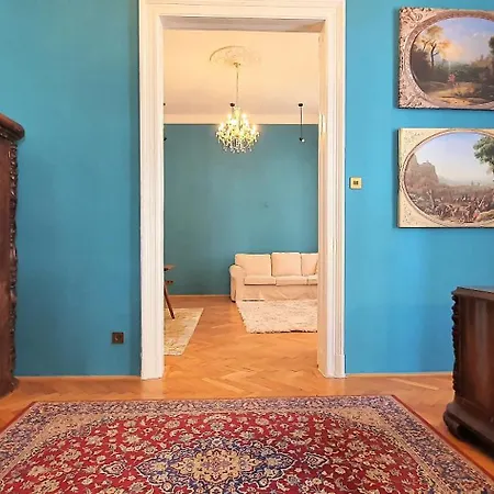 R64 - Classy & Spacious Home Near Villa District