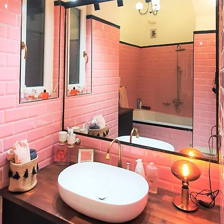 R64 - Classy & Spacious Home Near Villa District Apartment