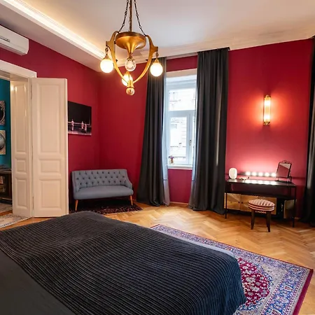 Rb64 - Classy & Spacious Near District