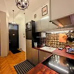 Rb64 - Classy & Spacious Near District