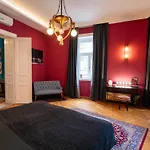 Rb64 - Classy & Spacious Near District
